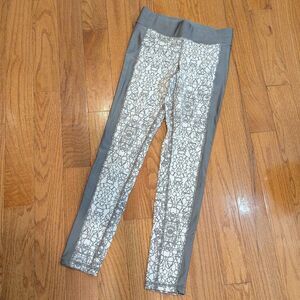 Casall Size 6 Gray & White Athletic Yoga Leggings Pants